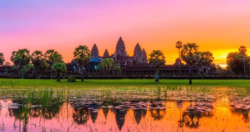Angkor Wat Sunrise and Temples from Siem Reap Small-Group