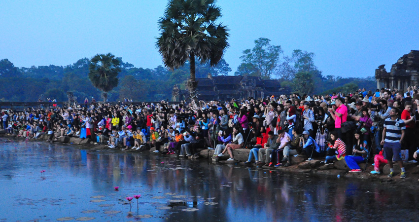 Angkor Wat Sunrise and Temples from Siem Reap Small-Group