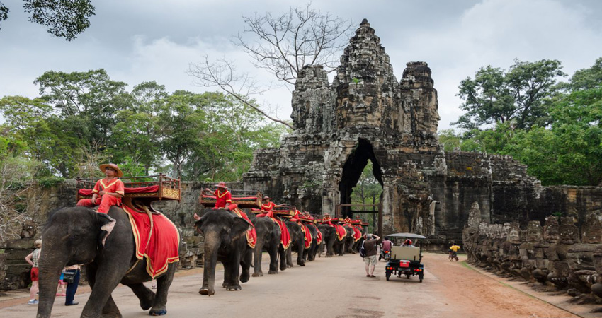 Siem Reap and Phnom Penh Highlights in 5 days from Angkor Wat