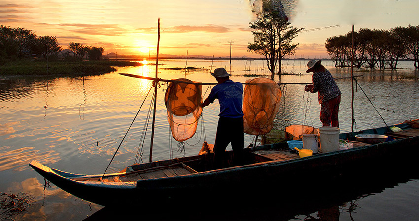 Full-day Private Oudong Tour and Tonle Sap River Cruise from Phnom Penh