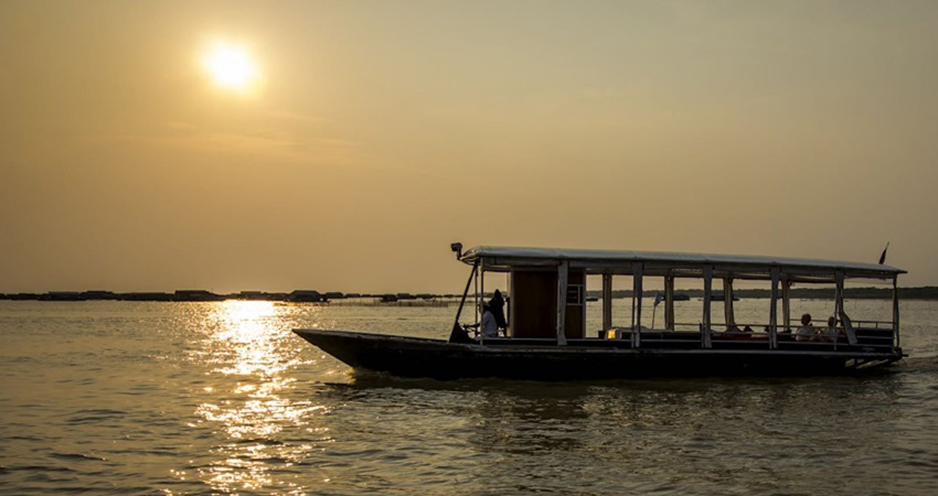 Full-day Private Oudong Tour and Tonle Sap River Cruise from Phnom Penh