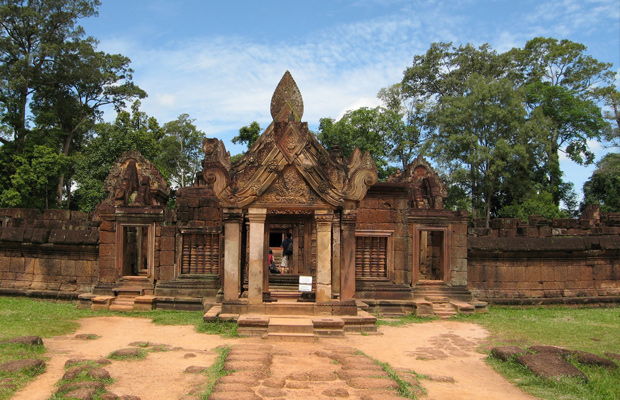 Full-day Banteay Srei, Preah Dak, and Temples Tour from Siem Reap